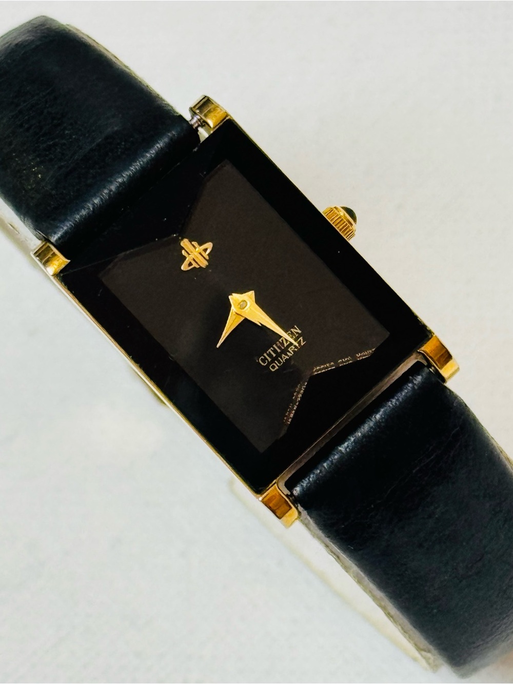 Vintage Citizen Strada Beveled Crystal Women's Gold Black Tank Watch 3220-S25732